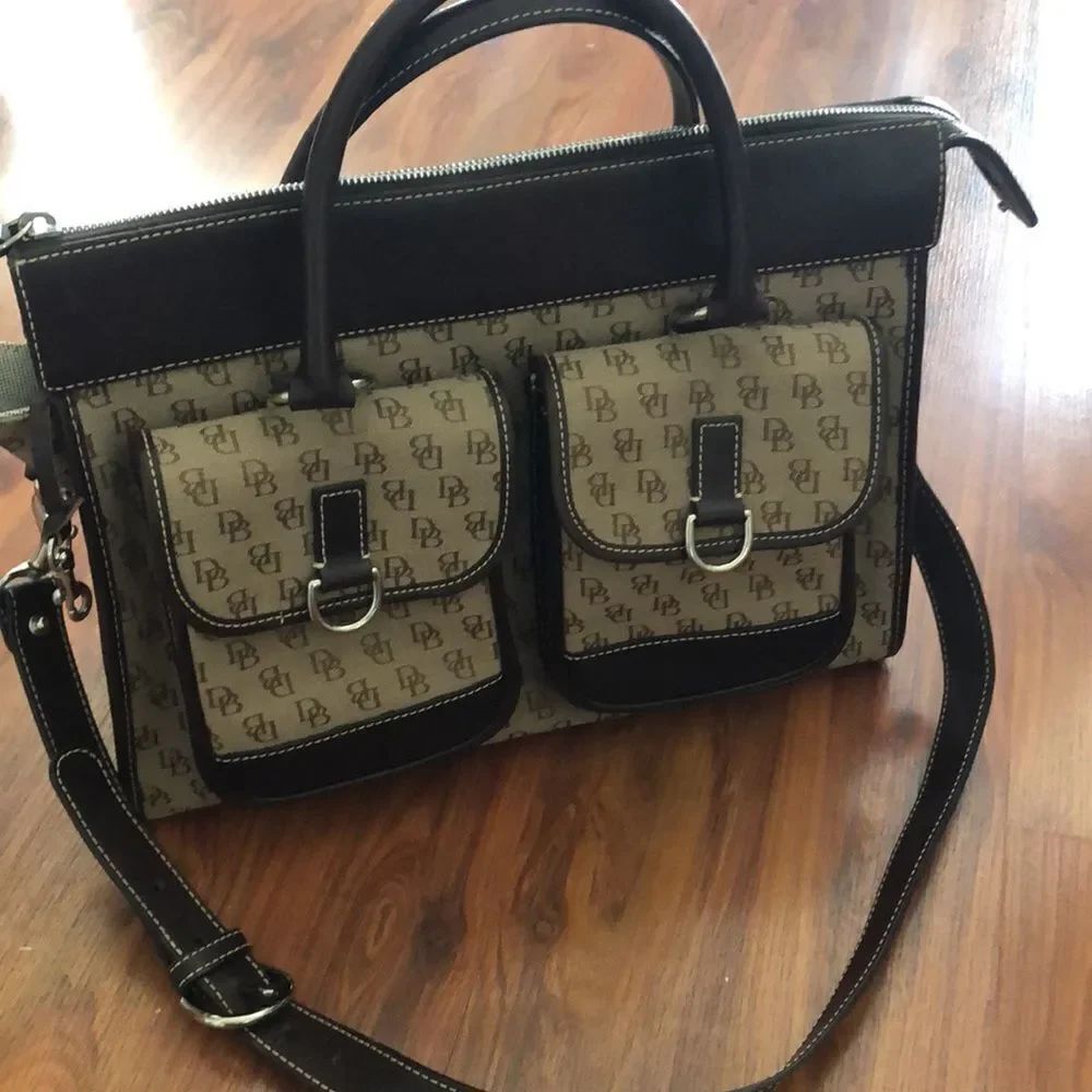 Dooney & Bourke Vintage classic handbag.